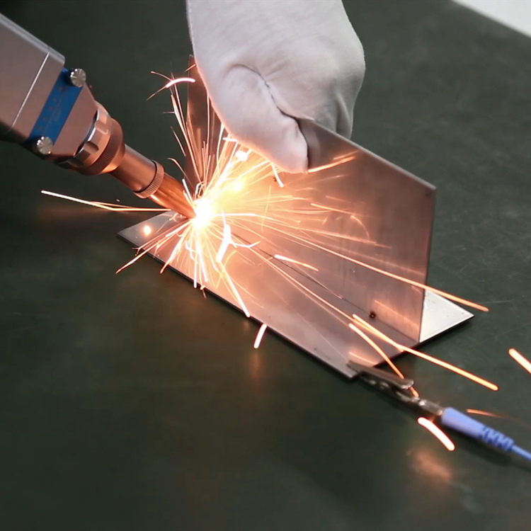 手持式激光焊接機 手持式激光焊接機